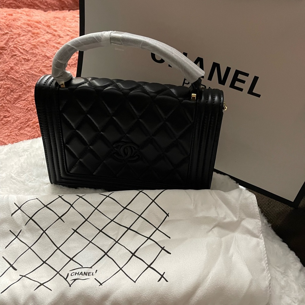Inspired beautiful mini bag. This is very nice elegant bag. lambskin material.